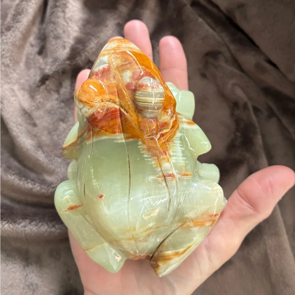 Carved Green Onyx Frog Figurine - Picture 7 of 9